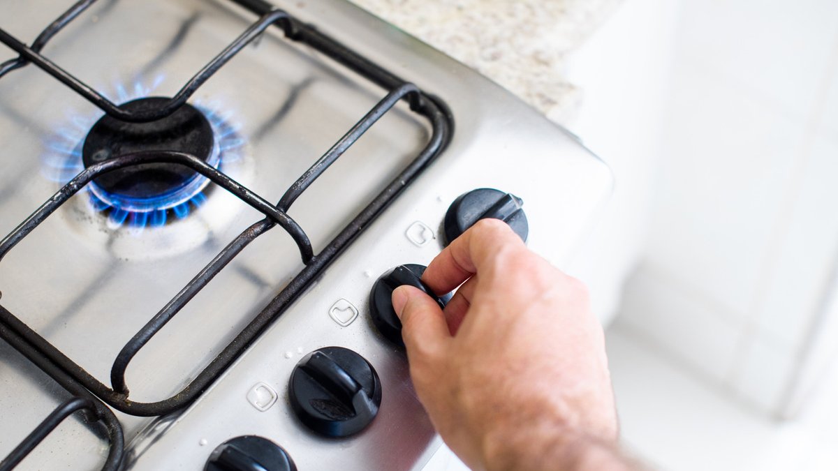 Fixing a weak gas stove flame safely