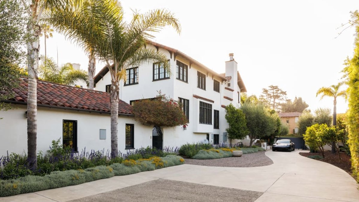 Former Michael C. Hall Home Receives Bold Colors