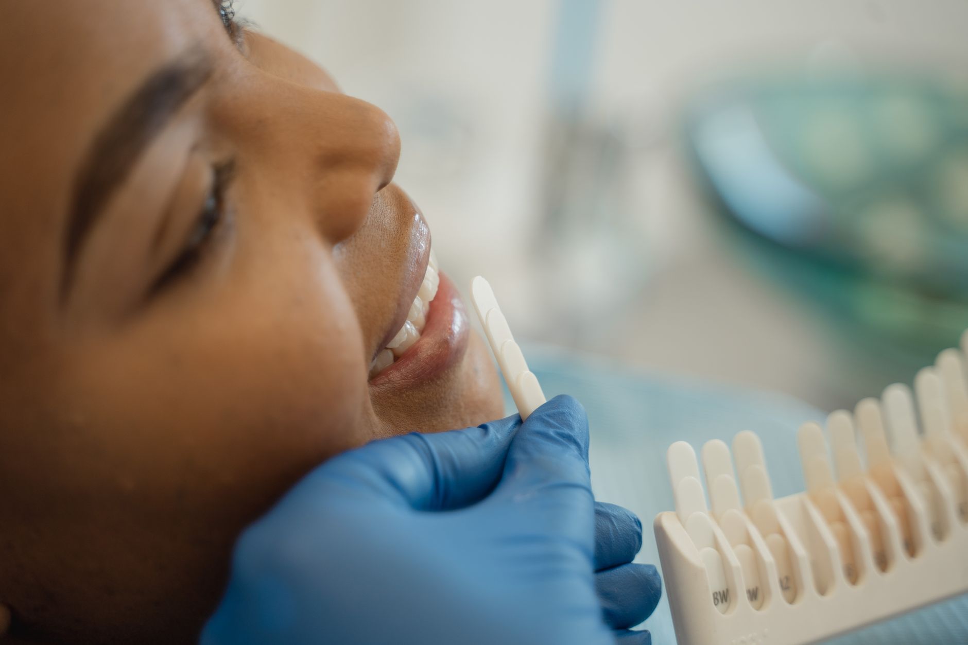 Choosing The Right Cosmetic Dentist: A Comprehensive Guide