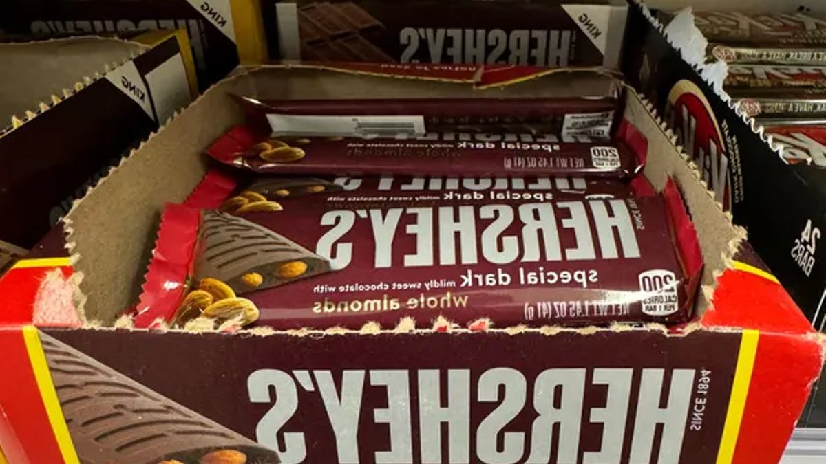 Hershey promotes finance leader to replace retiring CFO - hershey cfo