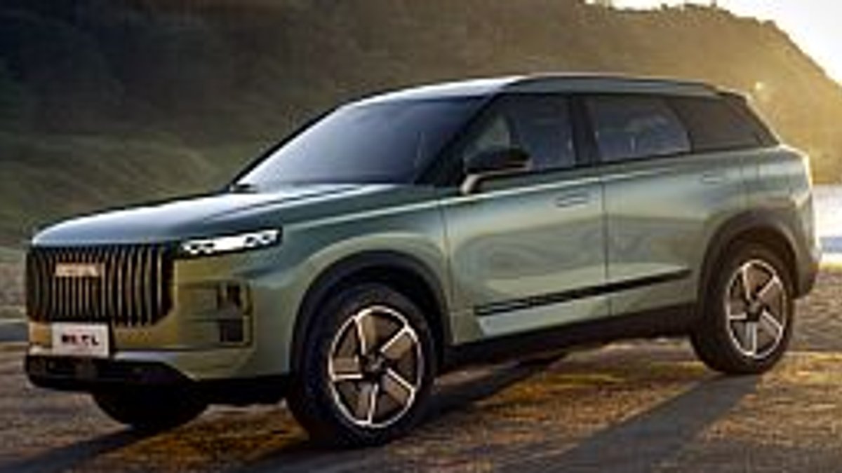 Jaecoo slashes J7 prices, adds AWD flagship