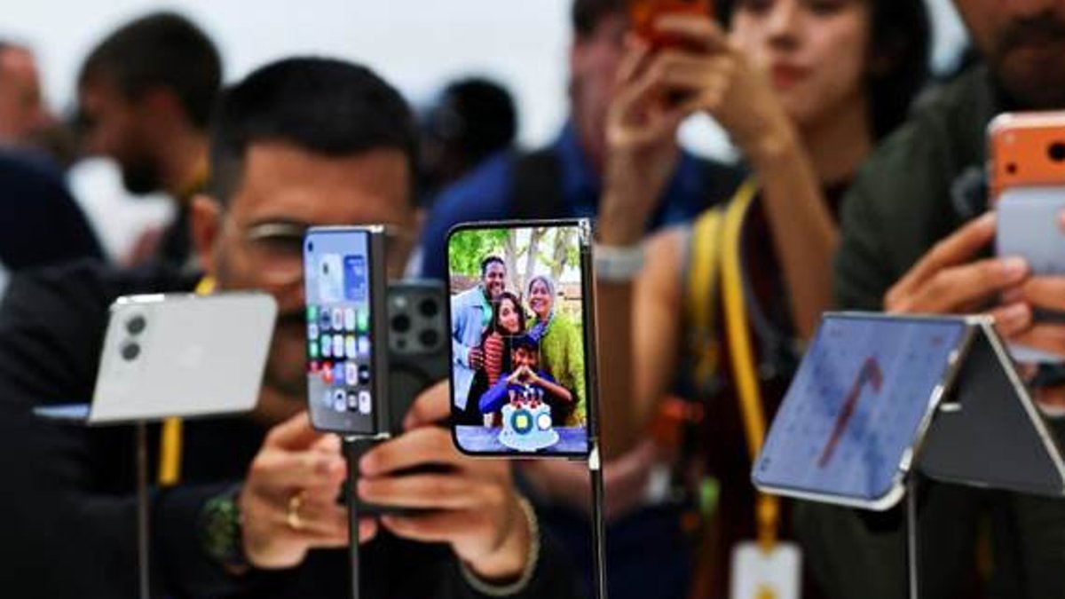 Apple unveils $3499 passport-shaped iPhone Duo Apple unveils $3499 passport-shaped iPhone Duo - apple unveils