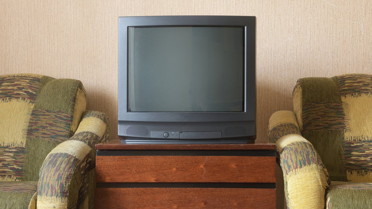 Why older TVs outlasted modern flat-screens Why older TVs outlasted modern flat-screens - tv reliability