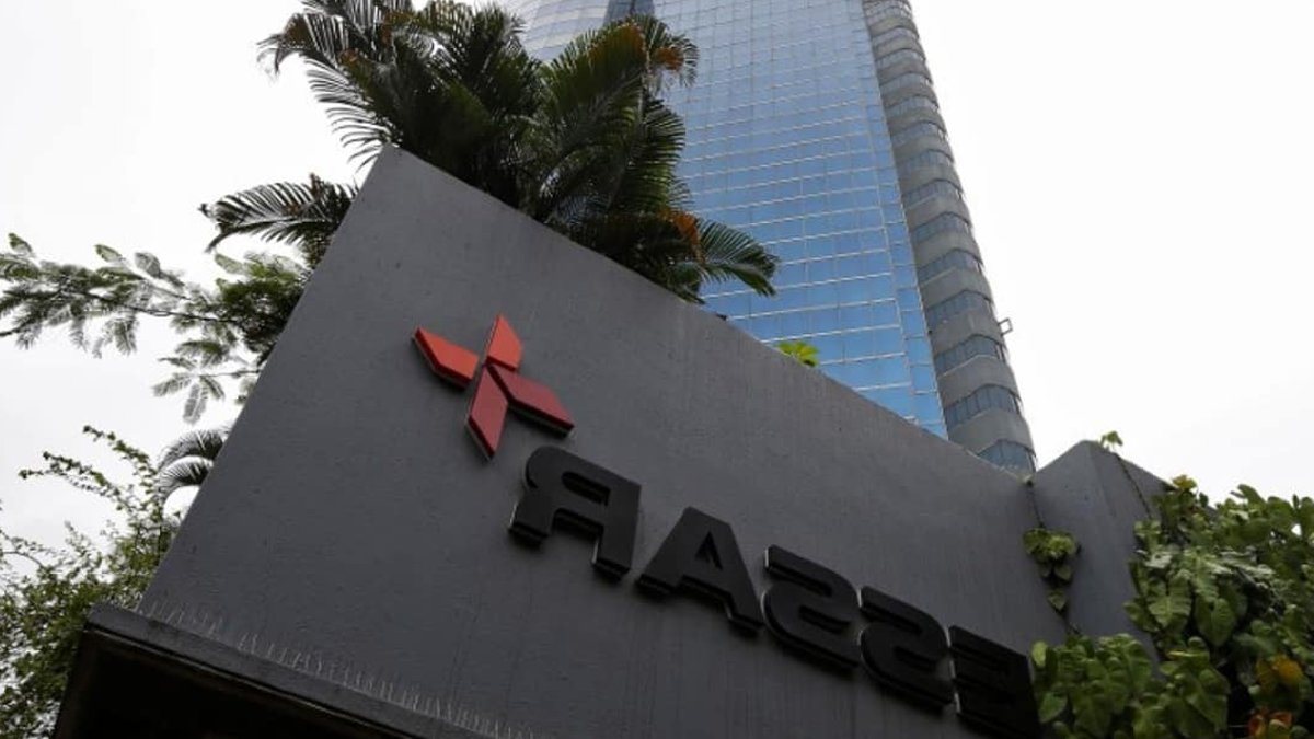 Essar acquires SGN Retail adds 118 stations Essar acquires SGN Retail adds 118 stations - essar acquisition