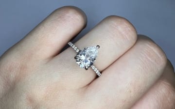 Tottenham Twinkles: A Guide to Personalized Engagement Rings