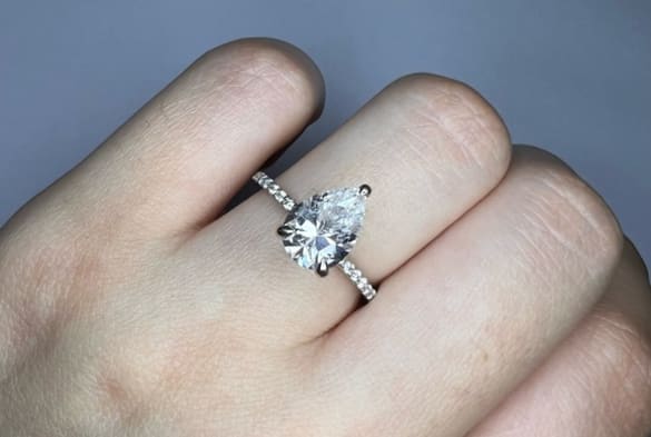 Tottenham Twinkles: A Guide to Personalized Engagement Rings