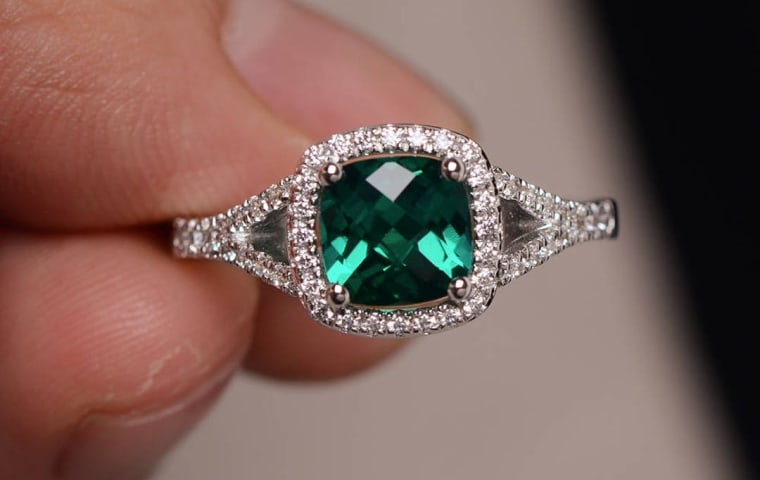 Gemstone Rings in Pop Culture: From Iconic Movie Moments to Celebrity Favourites