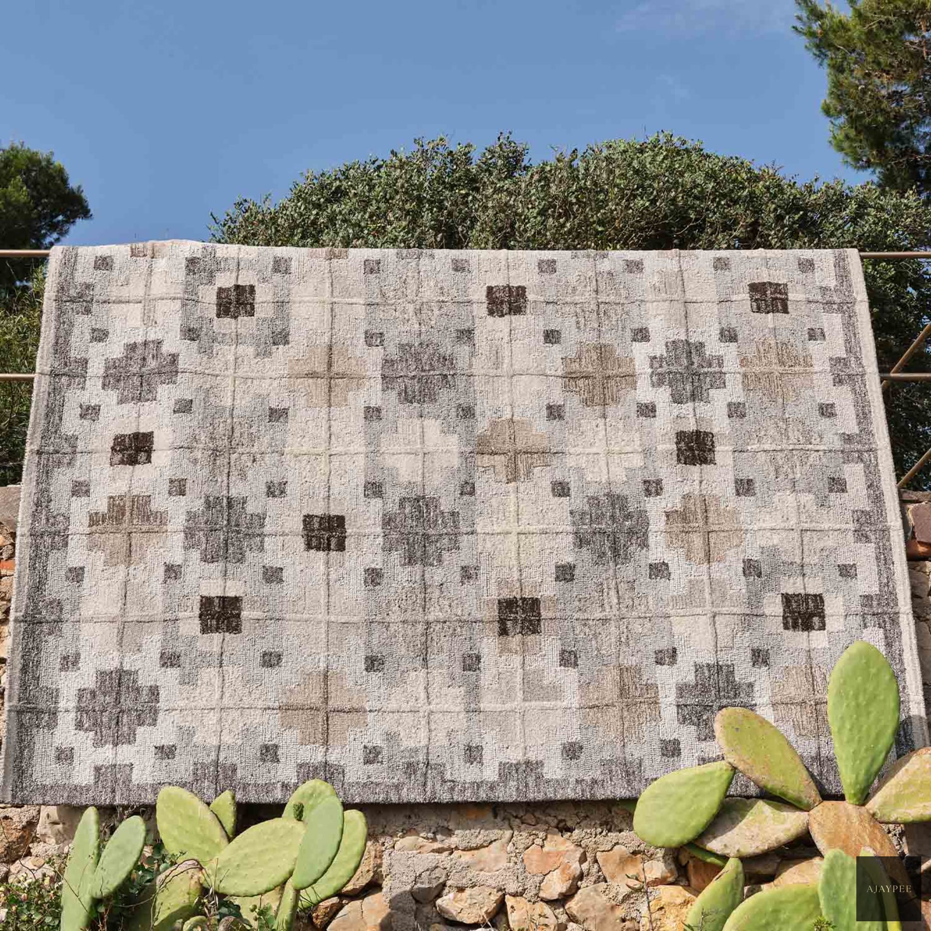 Heck Handtufted Woollen Rug By Mariella Ienna handmade carpet