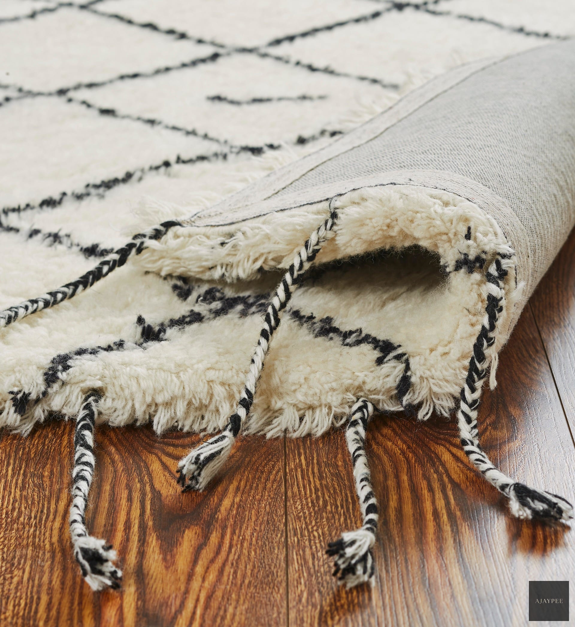 Wool HandTufted Carpet - Cross White /Black - Cotton - Hand Tufted - Ajaypee Carpets (Thumbnail 4)