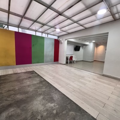 Salón multicolor academia: amplios y listos para tus talleres - Imagen 5