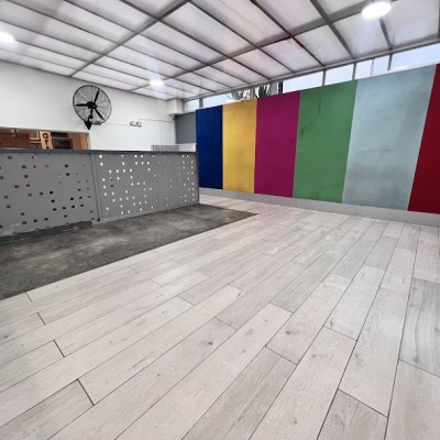Salón multicolor academia: amplios y listos para tus talleres - Imagen 2