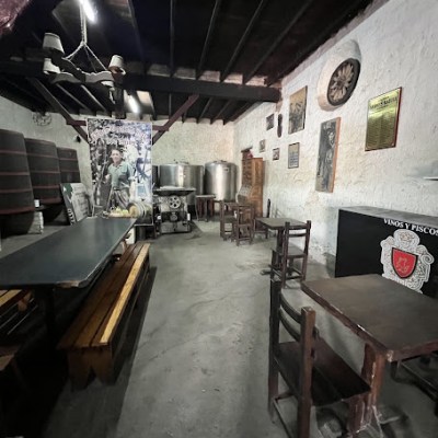 Bodega Vinícola Histórica y Oculta en Surco - Imagen 2