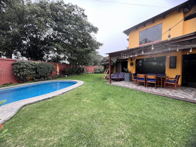 Casa Rústica y Campestre con jardín y piscina en Sol de la Molina - Imagen 3 de 5