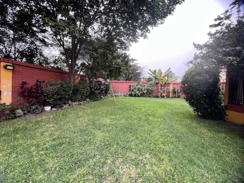 Casa Rústica y Campestre con jardín y piscina en Sol de la Molina - Imagen 2 de 5