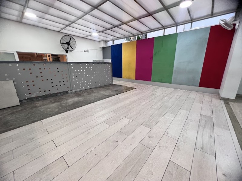 Salón multicolor academia: amplios y listos para tus talleres - Imagen 2 de 5
