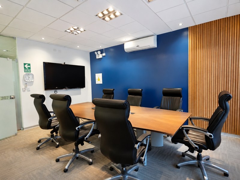 Sala ejecutiva para reuniones estratégicas en Miraflores - Imagen 2 de 5