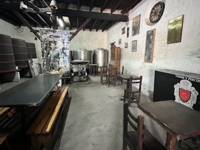 Bodega Vinícola Histórica y Oculta en Surco - Imagen 2 de 5