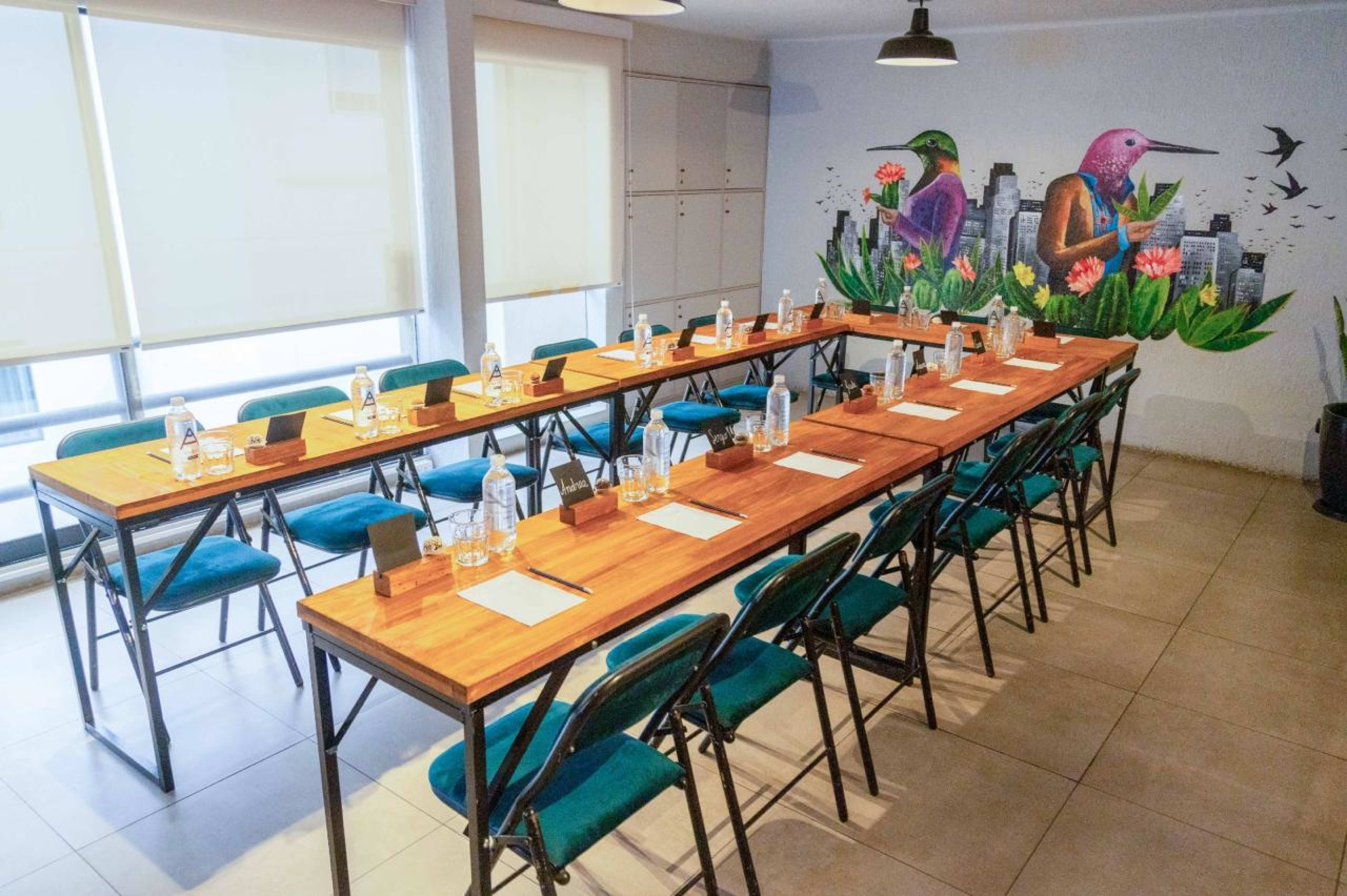 Sala Colibrí: Espacio creativo con estética vibrante en Miraflores