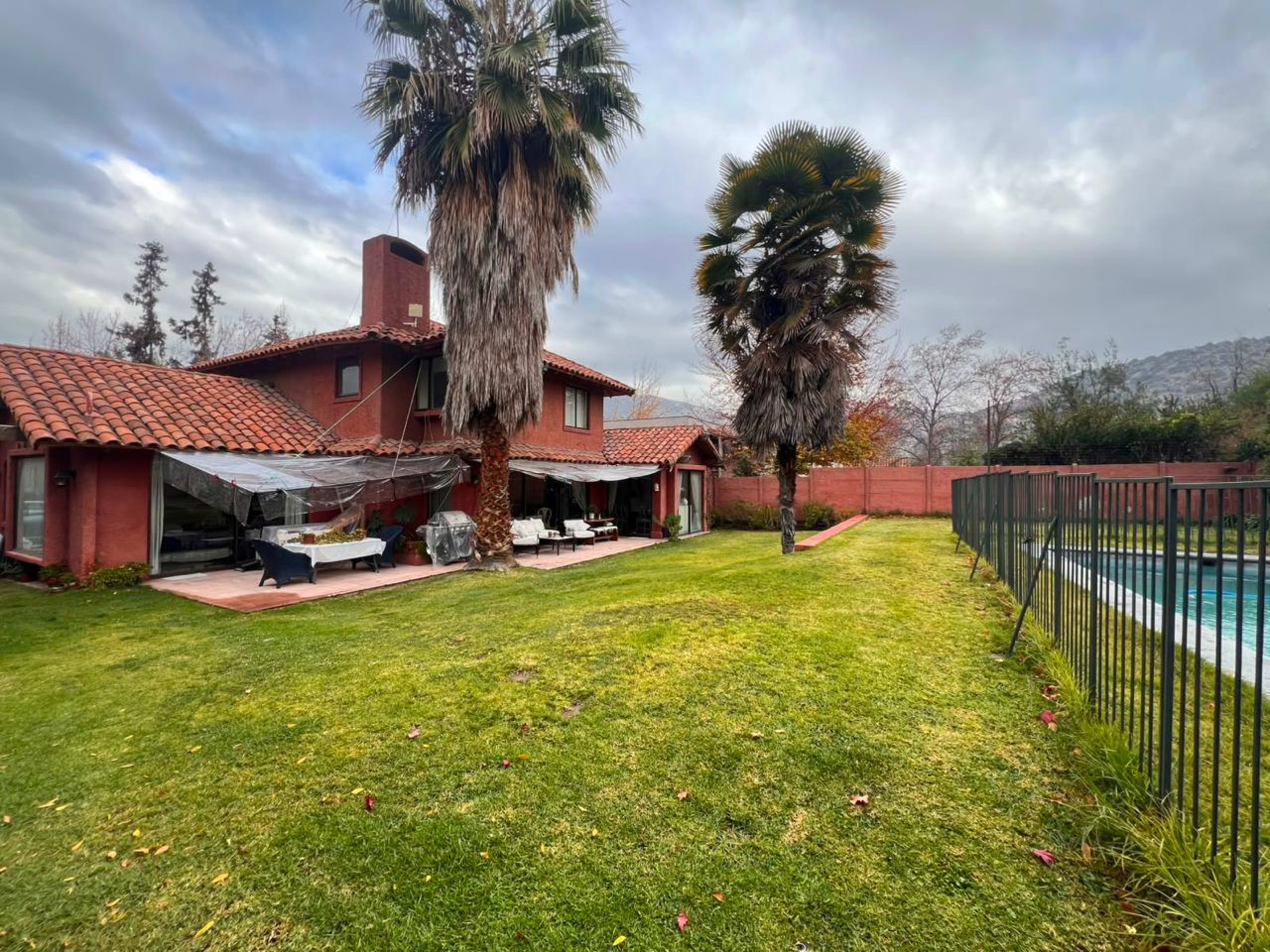 Casa Multiusos con piscina en los Trapenses