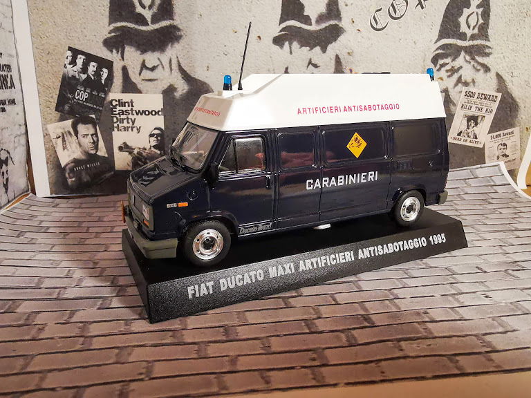 Fiat Fiat Ducato Maxi 1/43 diecast Gendarmerie — Carabinieri Italy