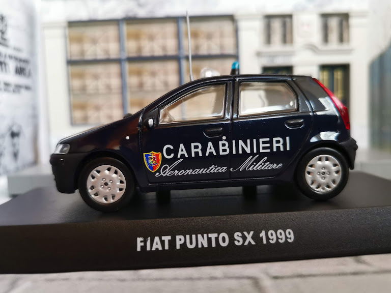 Fiat Fiat Punto SX 1/43 diecast Gendarmerie — Carabinieri Italy