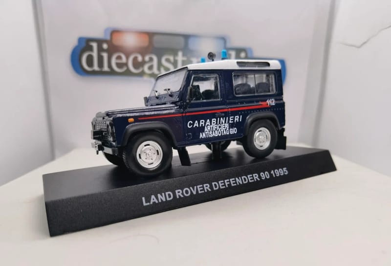 Land Rover Land Rover Defender 1/43 diecast Gendarmerie — Carabinieri Italy