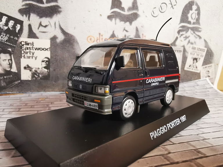 Piaggio Piaggio Porter 1/43 diecast Gendarmerie — Corps of Carabineers Italy