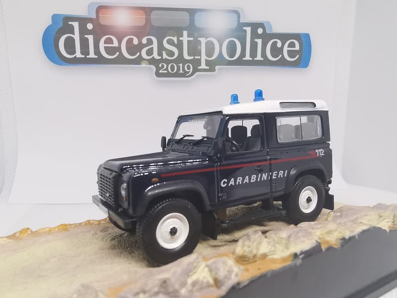 Land Rover Land Rover Defender 90 1/43 diecast Gendarmerie — Carabinieri Italy