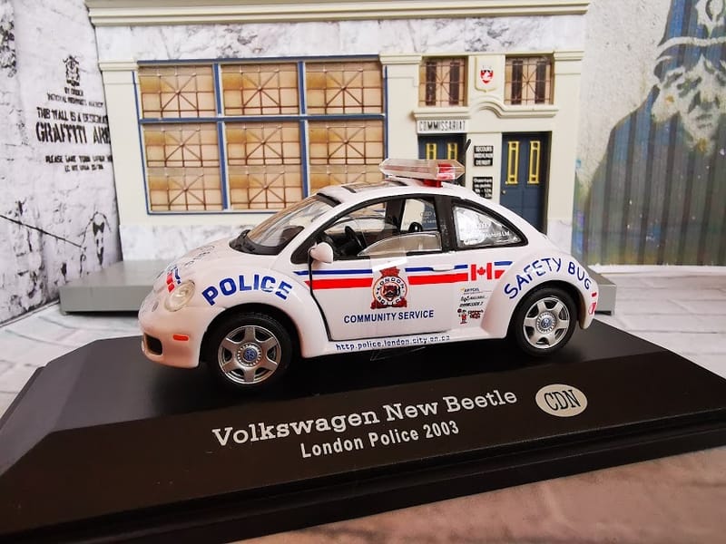 Volkswagen Volkswagen New Beetle 1/43 diecast Local Police — London Police Service Canada
