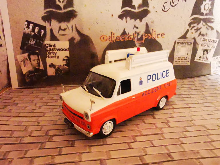 Ford Ford Transit Mk 1 1/43 diecast Regional Police — Metropolitan Police United Kingdom