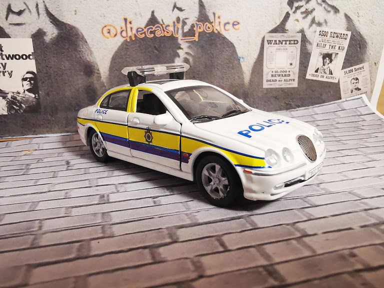 Jaguar Jaguar S 1/43 diecast Regional Police — Northamptonshire Police United Kingdom