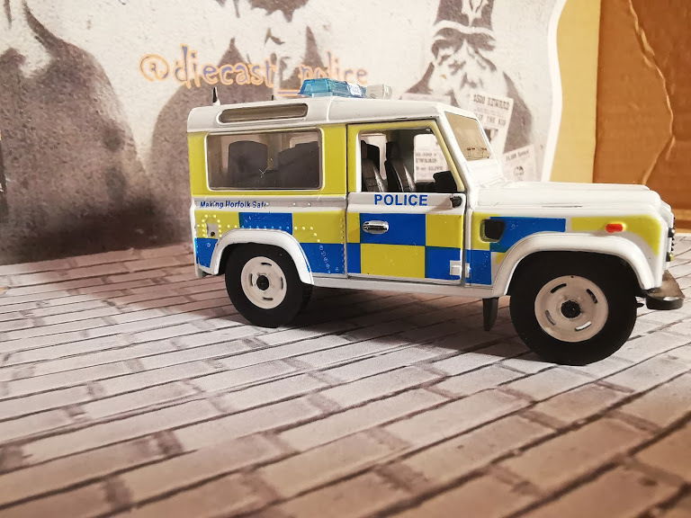 Land Rover Land Rover Defender 90 1/43 diecast Regional Police — Norfolk Constabulary United Kingdom