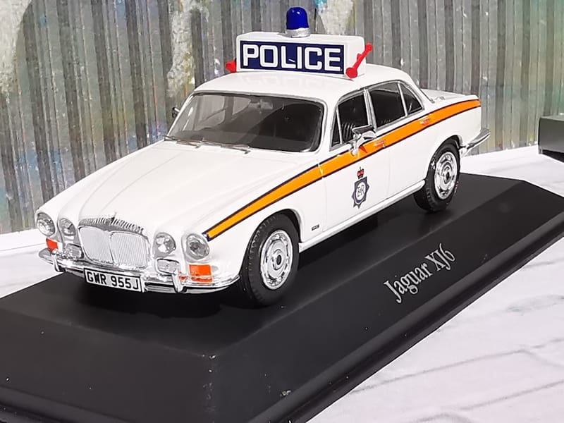 Jaguar Jaguar XJ6 1/43 diecast Regional Police — West Yorkshire Police United Kingdom
