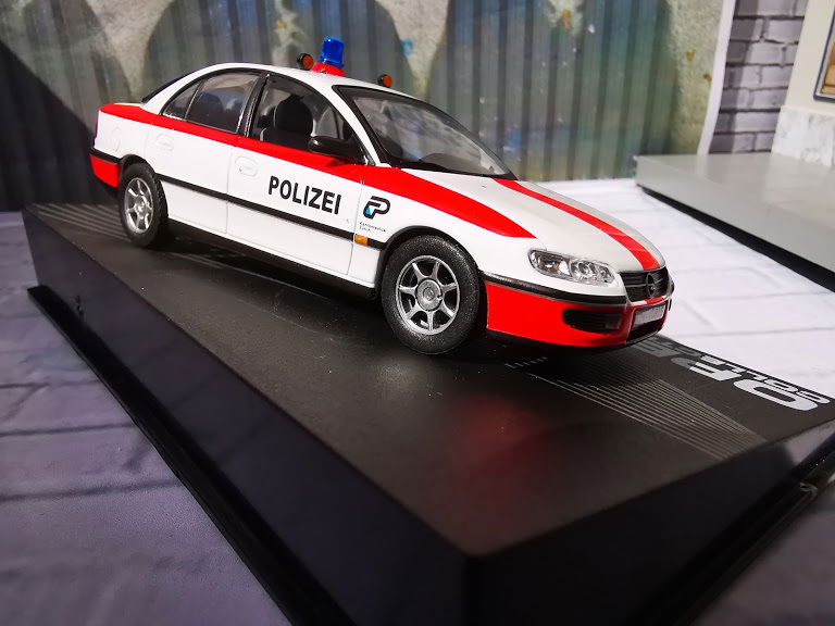 Opel Opel Omega 1/43 diecast Regional Police — Kantonspolizei Zürich Switzerland