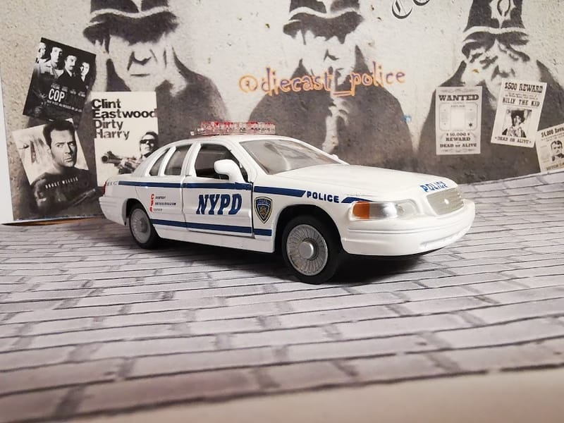 Ford Ford Crown Victoria 1/43 diecast Police — New York City Police Department United States