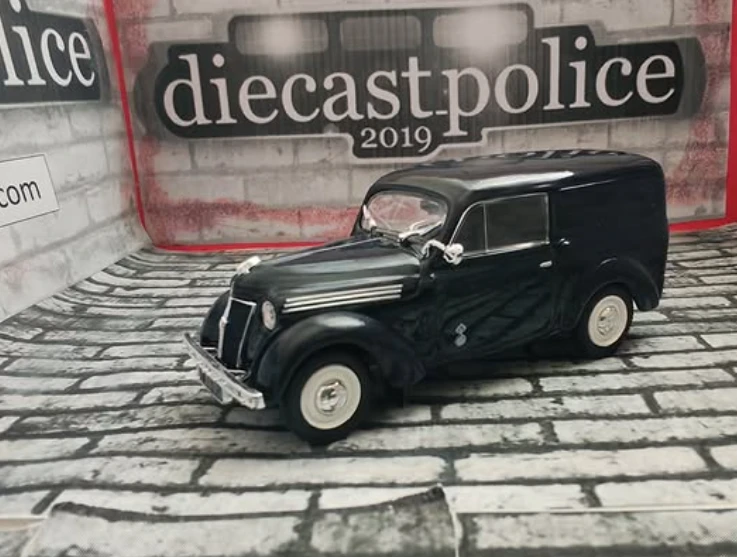 Renault Renault JUVAQUATRE 1/43 diecast Gendarmerie — National Gendarmerie France