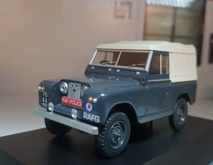 Land Rover Land Rover Series 2a 1/43 diecast Military Police — RAF Police United Kingdom