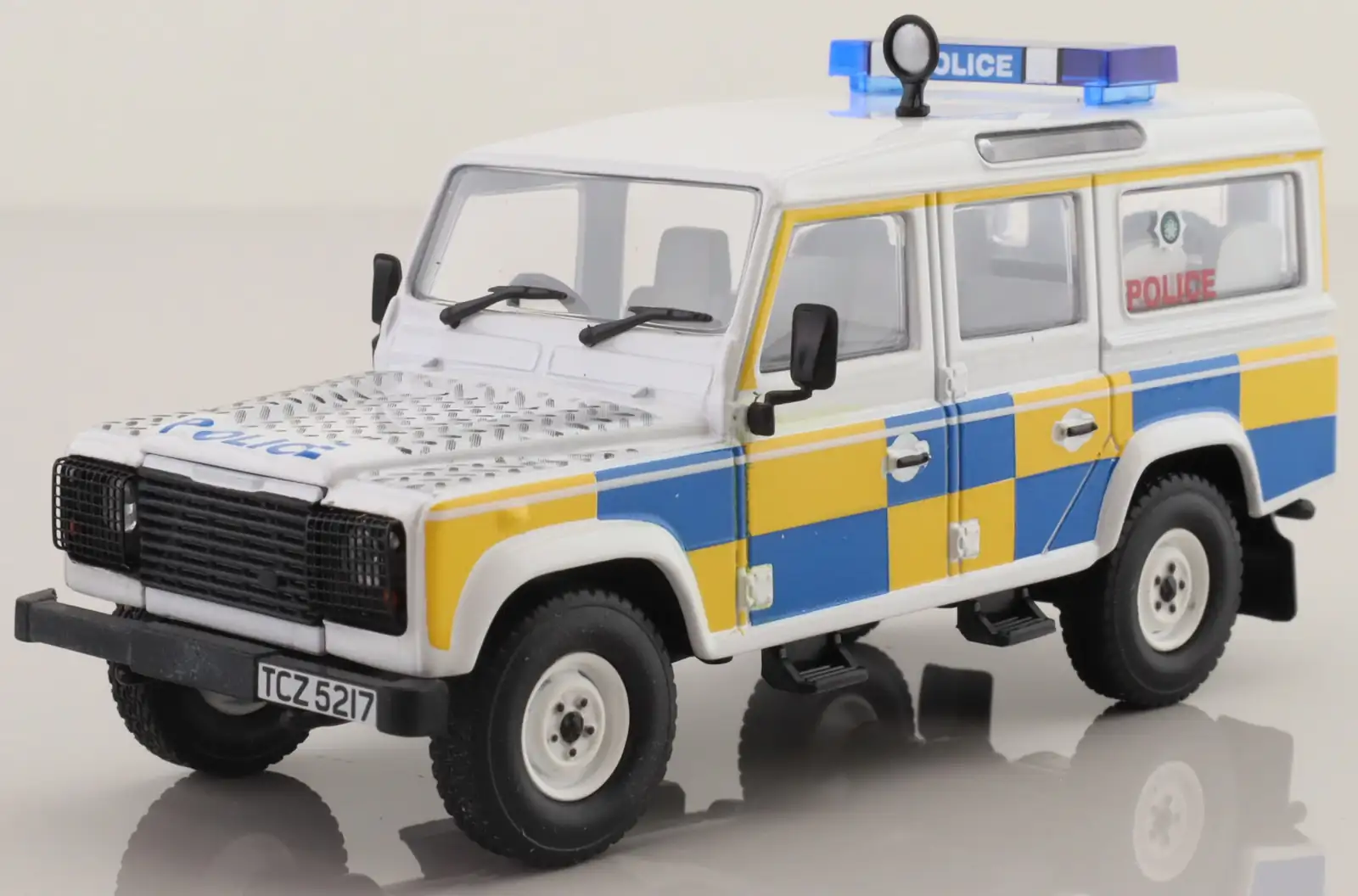 Land Rover Land Rover Defender 110 1/43 diecast Regional Police — Police Service of Northern Ireland (PSNI) United Kingdom