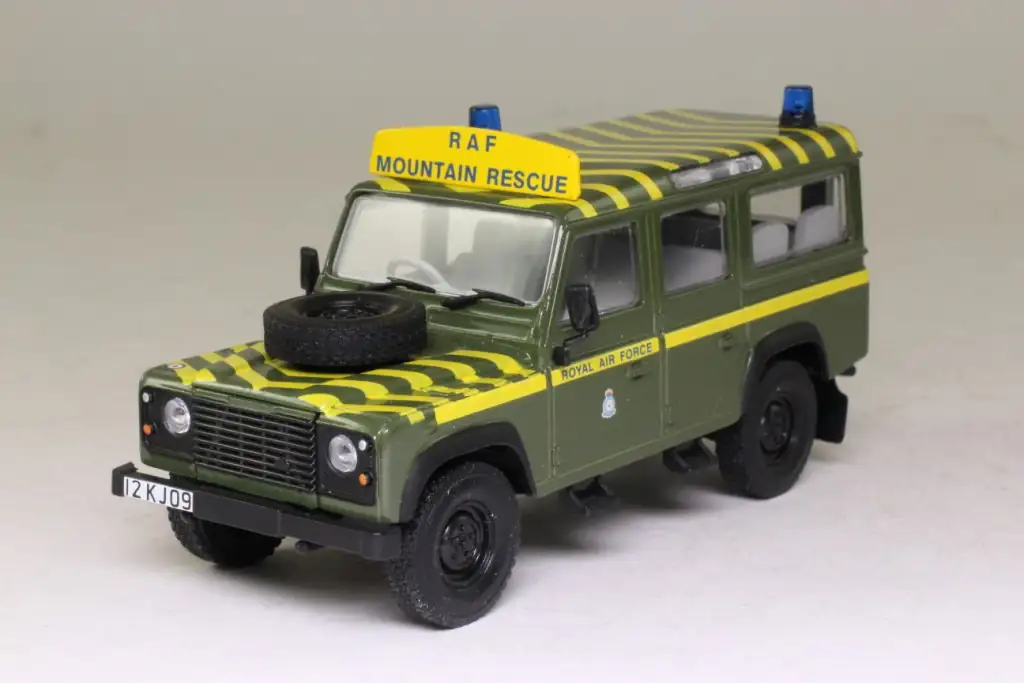Land Rover Land Rover Defender 110 1/43 diecast Military Police — RAF Police United Kingdom