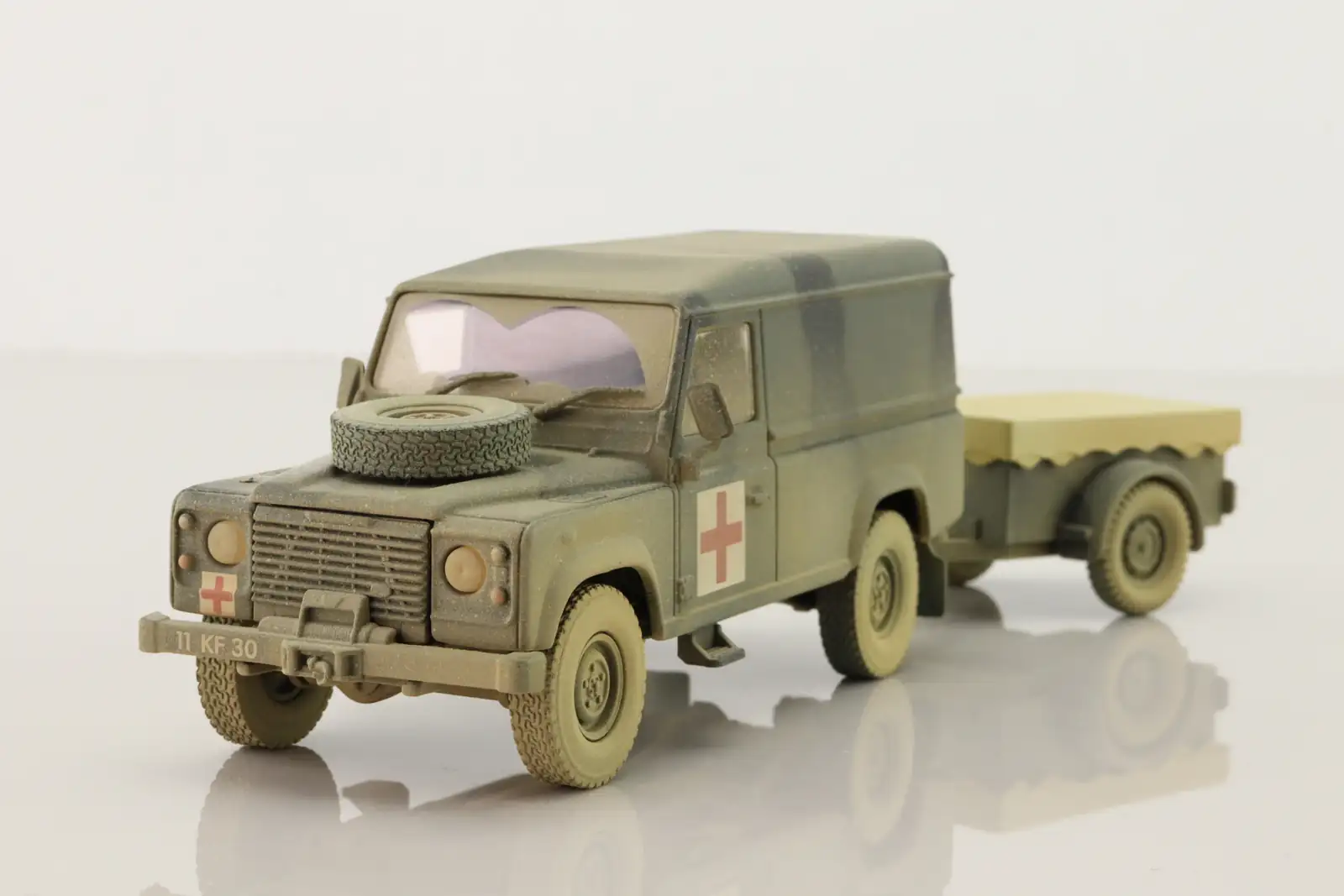 Land Rover Land Rover Defender 110 1/43 diecast Ambulance — Ambulance Service United Kingdom