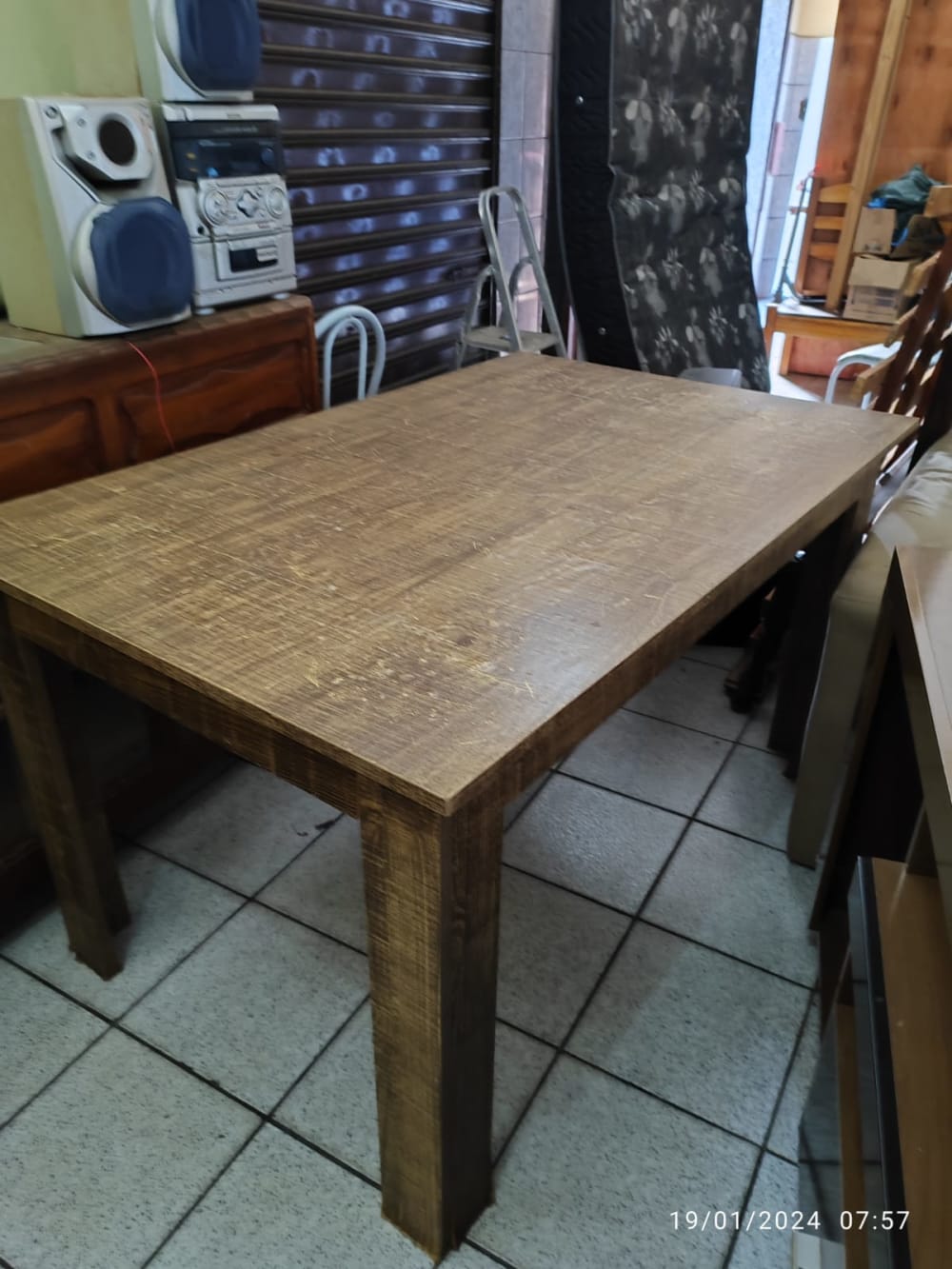 Foto 1 de Mesa MDF bom Estado