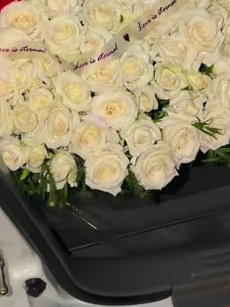 Пышный букет из белых роз «Первый снег»