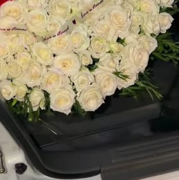 Пышный букет из белых роз «Первый снег»