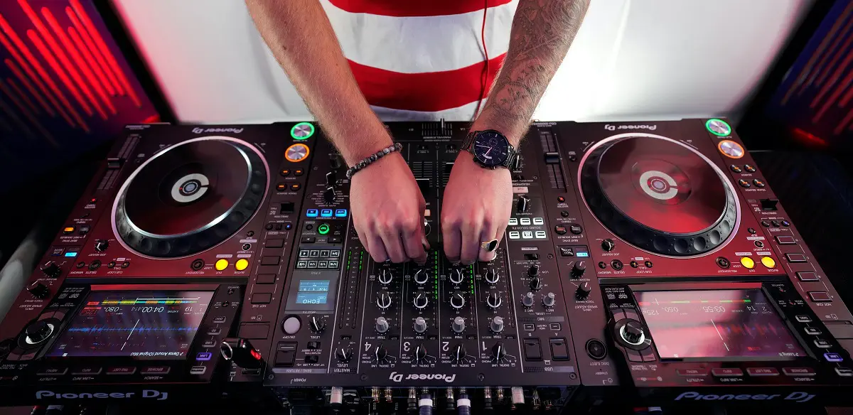 Advanced DJ Performance Techniques