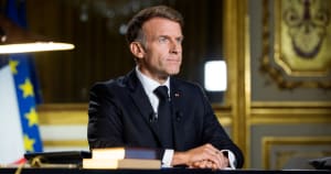 Emmanuel Macron promet la fermeté après les violences urbaines du 17 octobre