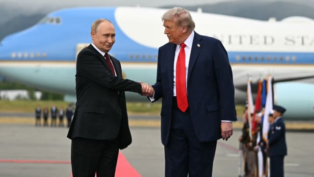 Donald Trump et Vladimir Poutine lancent les premières livraisons de diesel russe