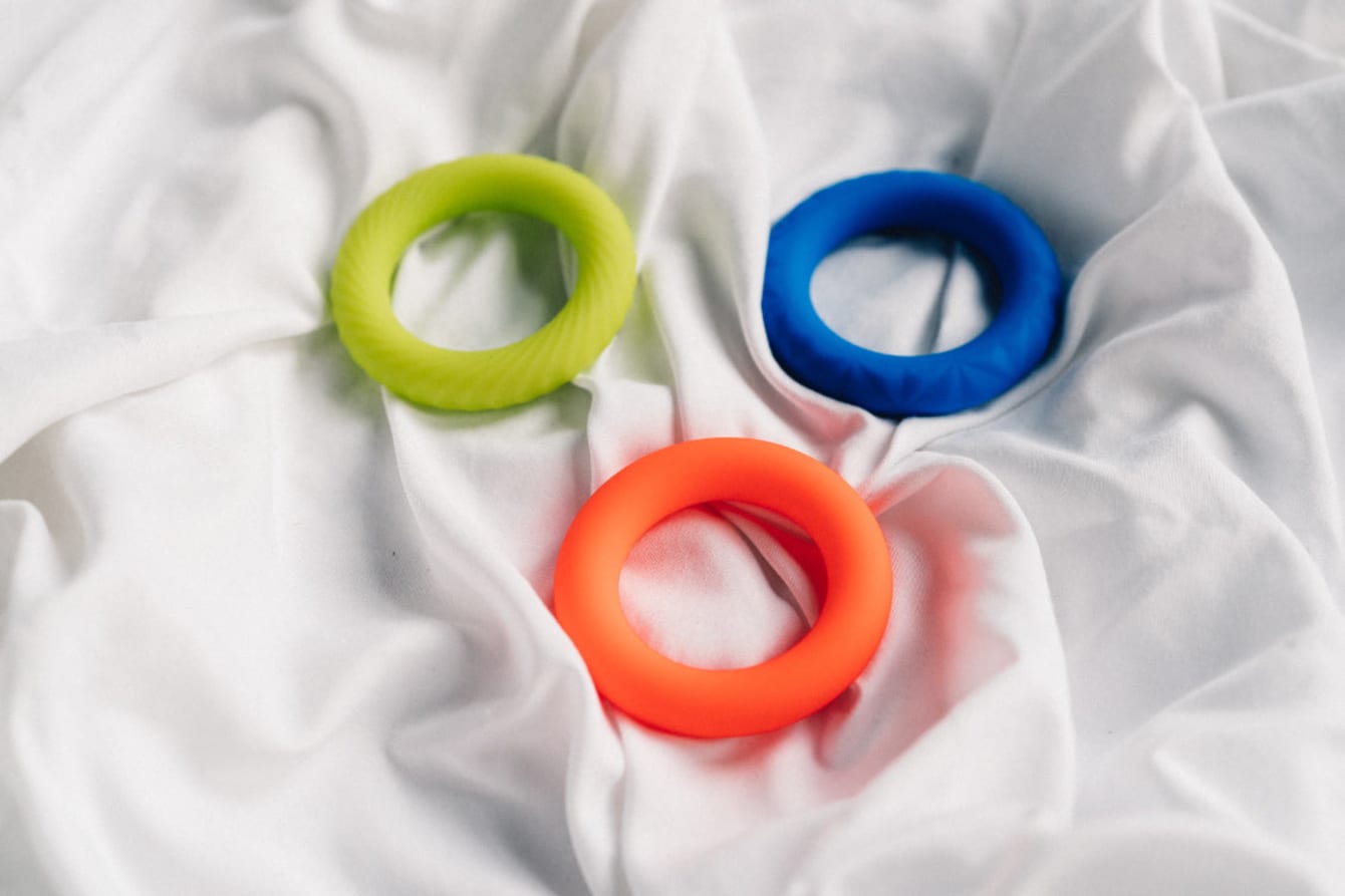 THE PERFECT FIT WITH BOBBY BOX: A GUIDE TO BUYING COCK RINGS
