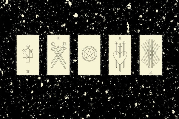 SPOOKY SEDUCTION: A TAROT READING