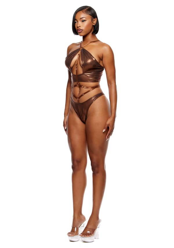 Show image 3