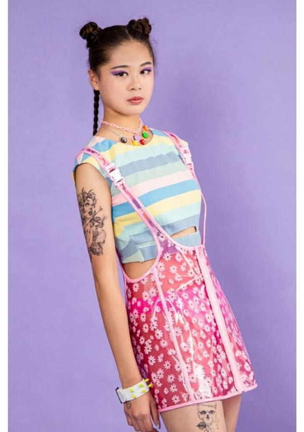 Show image 3